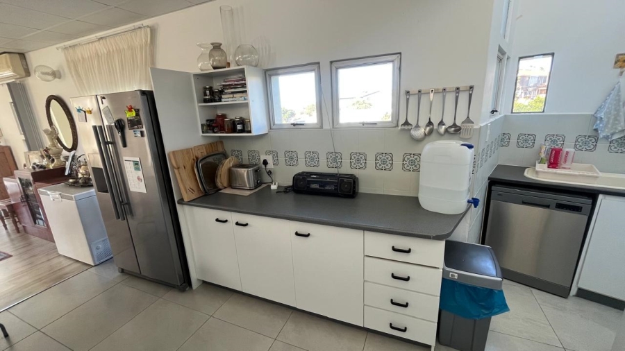 3 Bedroom Property for Sale in Wavecrest Eastern Cape